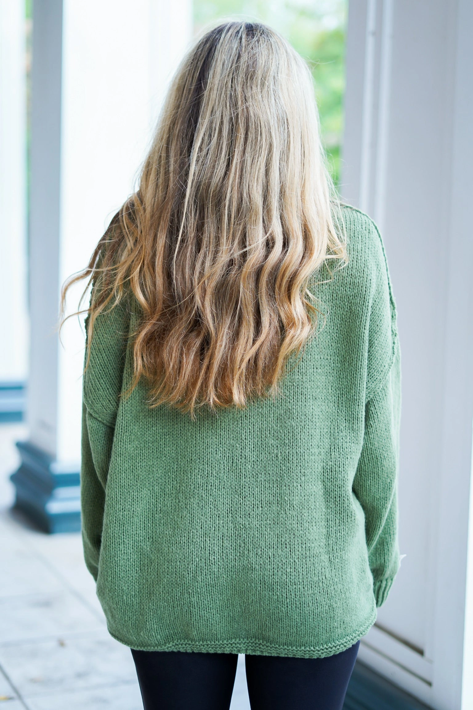Maglione Zackie Verde Smeraldo: Un abbraccio di comfort e stile senza tempo, perfetto per ogni avventura urbana.